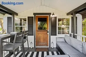 Cozy Home W/ King Bed & Lake access - Image 2