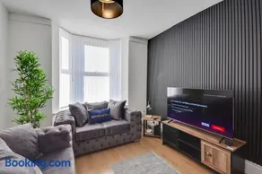 Stay With Alexandra 2 Free Parking - high speed Free Wifi close to stadiums - Image 2