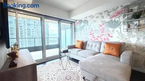 Toronto Luxury Lakeview Suite Step to CN Tower Huge Balcony - Image 4