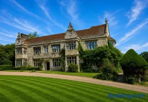 Haremere Hall - A Jacobean Estate of Grandeur - Image 3