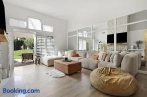 RARE Poolside - LUXE 1BR King, Pool, EV station - Image 1