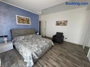 Luxury Green Apartment - Image 4