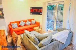 Contractors Long & Short Stay near City Centre by AltoLuxoExperience Short Lets & Serviced Accommodation with Free Parking & Wifi - Image 1