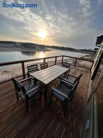 Sunset Serenity 5 Bedroom, Private Lake, Hot Tub - Image 1