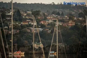 Launceston Waterfront Apartments - Image 4
