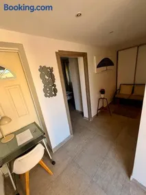 Indépendance privée avec piscine ,cuisine et parking proche hôpital nord - Image 3
