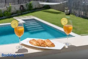 Luxury Apartment with Private Heated Pool - Image 1