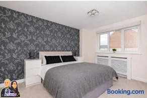 City fields 4 bedroom house in Yorkshire - Image 2
