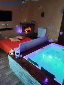 Countryside Hot & Romantic Room - Image 2