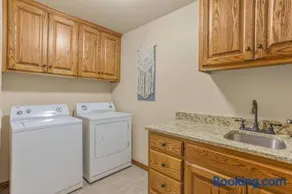 Private Large Family Retreat Near Lake Murray OK - Image 3