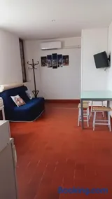 Bel Appartement Fonctionnel,2 grandes chambres separer plus un bz,WI FI,Clim - Image 1