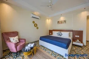 ELIVAAS Signature Mistwood 4-BHK Forest View Villa with Private Pool & Terrace - Image 4