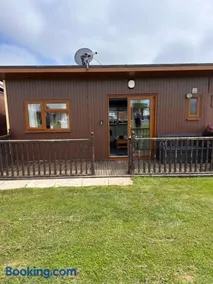 1 Bedroom cosy chalet Mablethorpe - Image 1