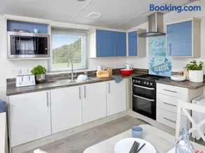2 Bedroom Seaside 2 Caravan - Image 2