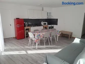 Spacieux T4 centre village - Image 2