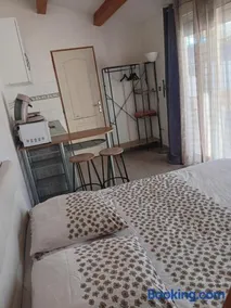 Studio sympa avec parking privé, piscine et clim - Image 3