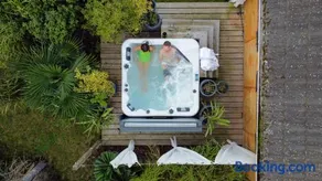 Ô85 - Cottage & Jacuzzi - Image 1