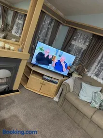 Coastal retreat with monkey-themed kids rooms Caravan - Image 3