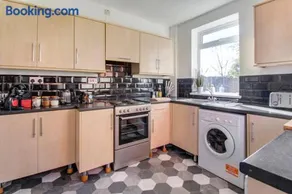 West Midlands-Contractor-Long stay-parking-4 beds - Image 5