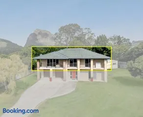 Mountain Views, Spa Bath, Pet Friendly, Near Zoo! - Image 2