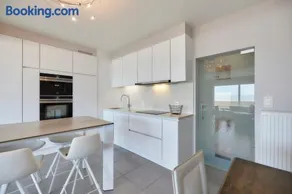LECOMTE - Beachfront Deluxe 226 - Image 4