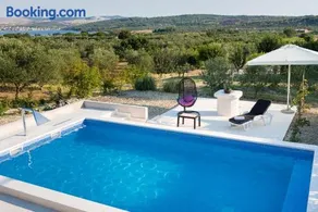 Villa Solitude - Image 1