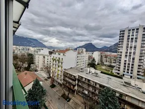 Spacious 80m2 Apartment - 8th Floor, Free Parking, Sleeps 5 - Image 3