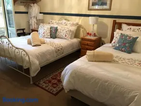 Guest House on Hyde - Image 2