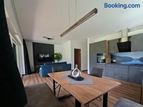 Apartamento vacacional apta para familias con terraza y jardín | Vistas al jardín | Acepta mascotas - Image 2