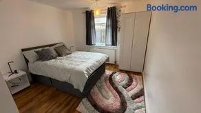 2 Bedroom Holiday Home 20 Mins from Loch Lomond - Image 5