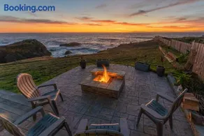 Spectacular Oceanfront Studio with Hot Tub & Loft - Image 2
