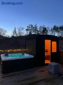 Townhouse with Jacuzzi - Image 3