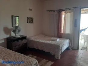 CHALE PERTO DA PRAIA COM DUAS SUITES E VARANDAO - Image 4