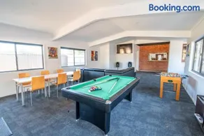 Your Own Pub near Yarrawonga - Sleeps 26 - Image 1