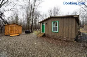 The Little Cabin on Old Main Rd - Image 3