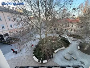 Tamás Apartman - Panorámás, tágas lakás a történelmi belvárosban kilátással a Virágórára - Image 4