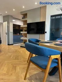 Blue Iris, 2BR, Stunning Views, Jacuzzi and Workspace - Image 4