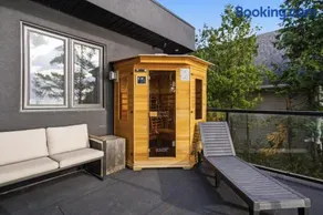 Luxury Lakefront with Sauna & EV - Image 3