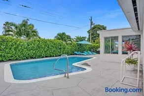 Coastal Breeze Retreat - Image 1