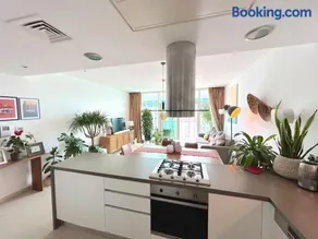 2BR with Breathtaking Sea View Yas Proximity - Image 4