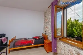 Holiday stone house - Image 3