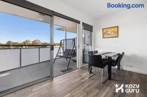 KozyGuru | Wentworthville | Luxury Penthouse - Image 3