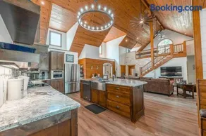 Luxe Hot Springs Cabin w/Pond and Game Room! - Image 1