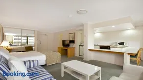 Studio with balcony at College St - Image 1