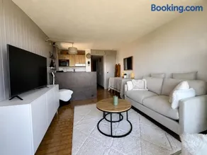 Apartment with panoramic view and ideal location - Image 1