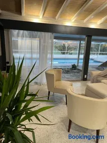 Modern house with pool near Downtown - Image 2