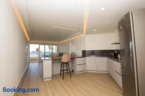 Luxury Ocean Beach Apartment - Image 4