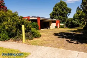 Bellarine Lodge Sleeps 30 - Image 1