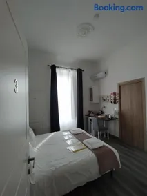 DOMUS NIKOLAI ROOMS AND TERRACE-Central Bari - Image 1