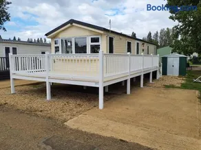 LuLu's Lodge, Billing Aquadrome - Image 1